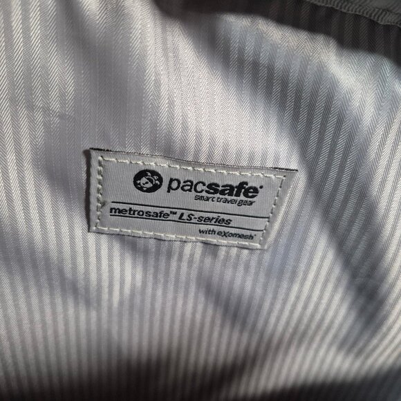 * SOLD* Pacsafe Metrosafe LS250 Crossbody Bag Khaki Anti Theft RFID Blocking - Picture 11 of 16